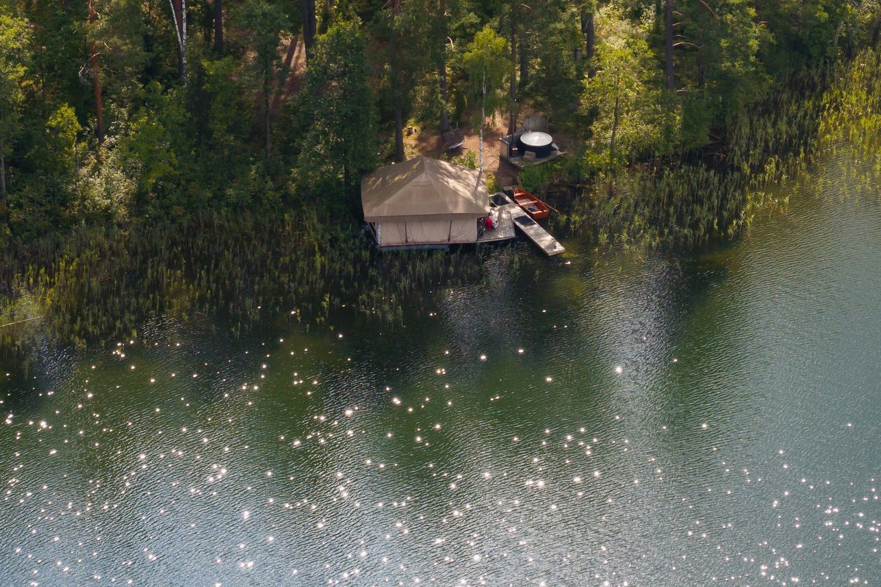 Lakajų Resort pakrantė ir miškas iš oro