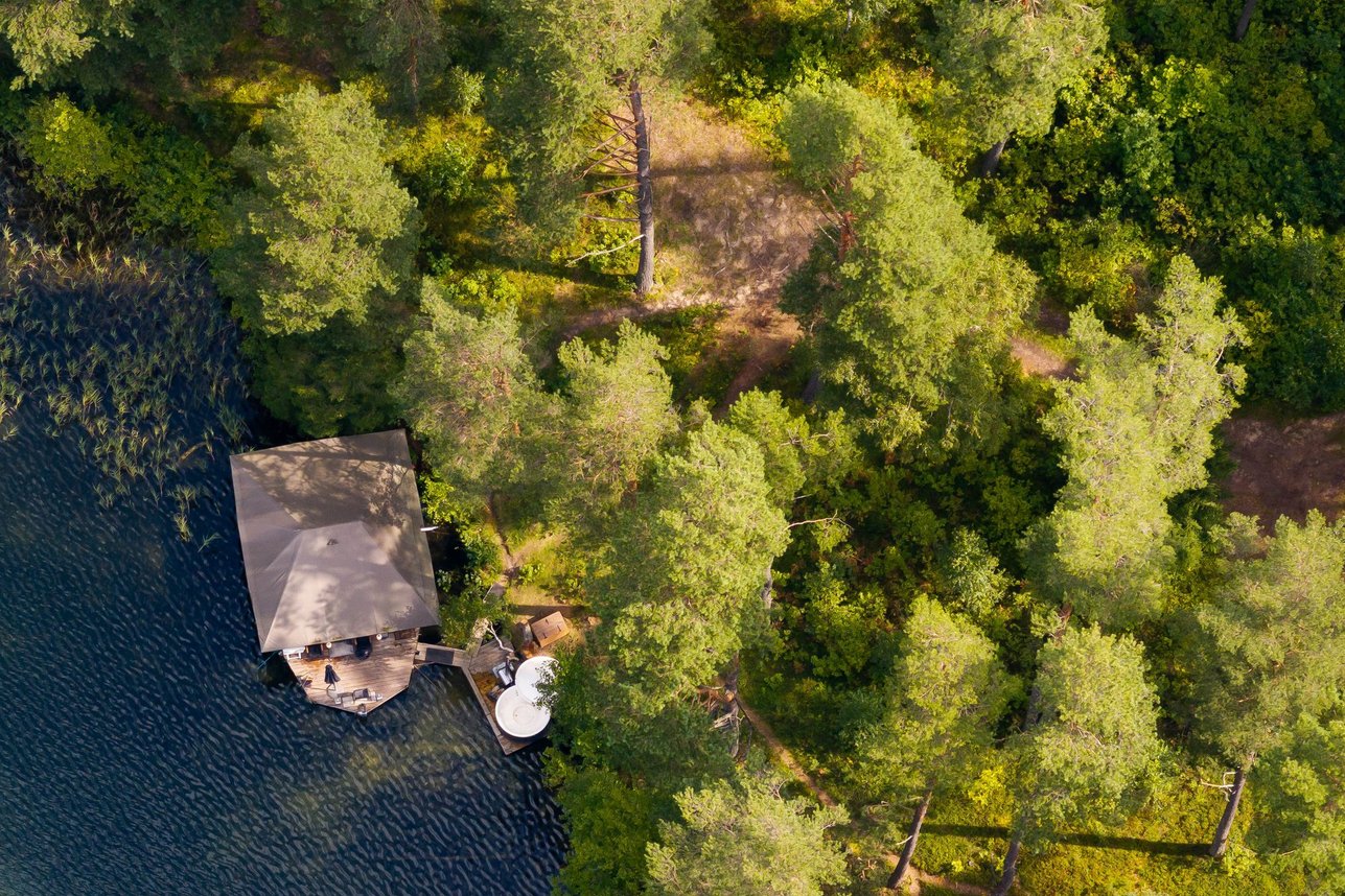 Miško ir ežero apsupta Lakajų Resort vieta